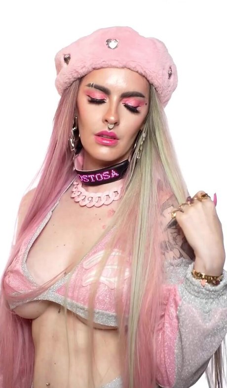 Karen Bachini modelo de arte galería