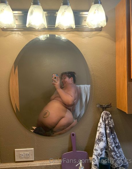 ghostly lilacs estrella porno exclusiva fotos