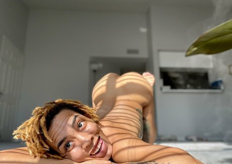 god isadina modelo hermosa archivo