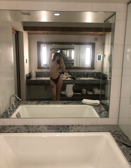 megariley estrella porno xxx foto