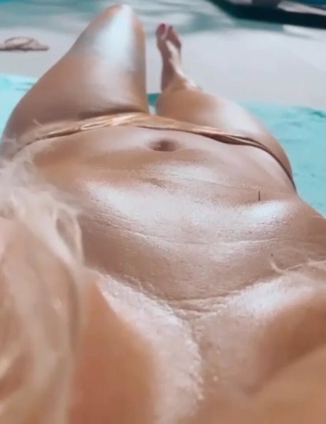 justcora76 modelo desnudo fotos