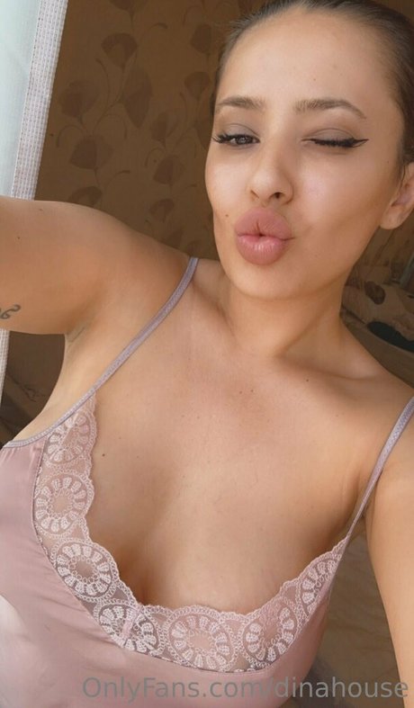 dinahouse hermosa modelo imágenes