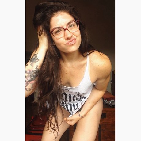 Natasha Aughey actriz libre fotos