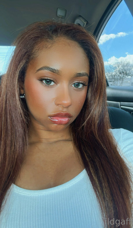 ildgaff modelo desnuda galerías