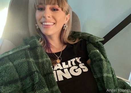 Angelyoungsxxx modelo porno fotos