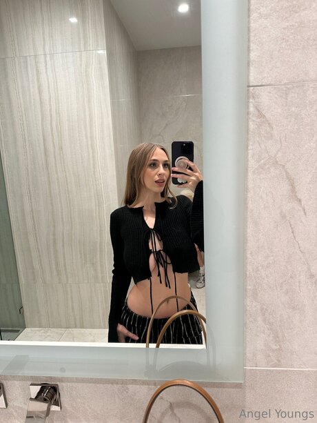 Angelyoungsxxx estrella porno desnuda imágenes