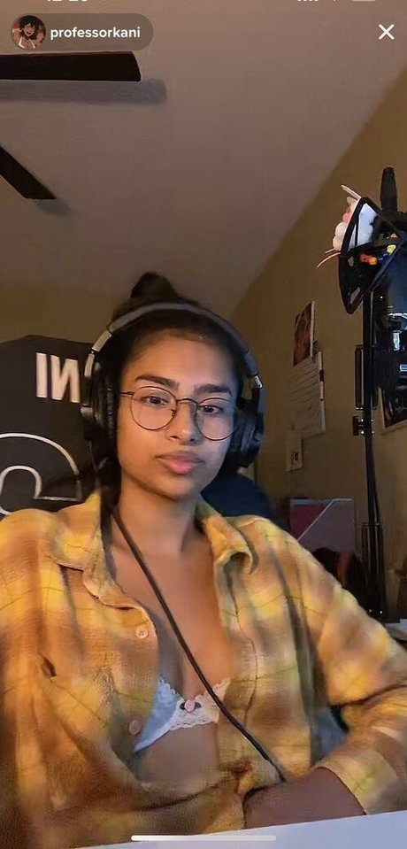 FaZe Kani modelo atractivo foto