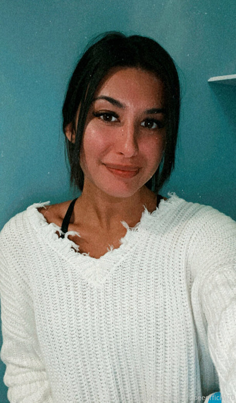 rubeeofficial estrella porno bonita imagen