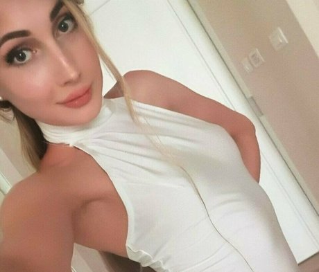 emilia tt actriz de alta calidad foto