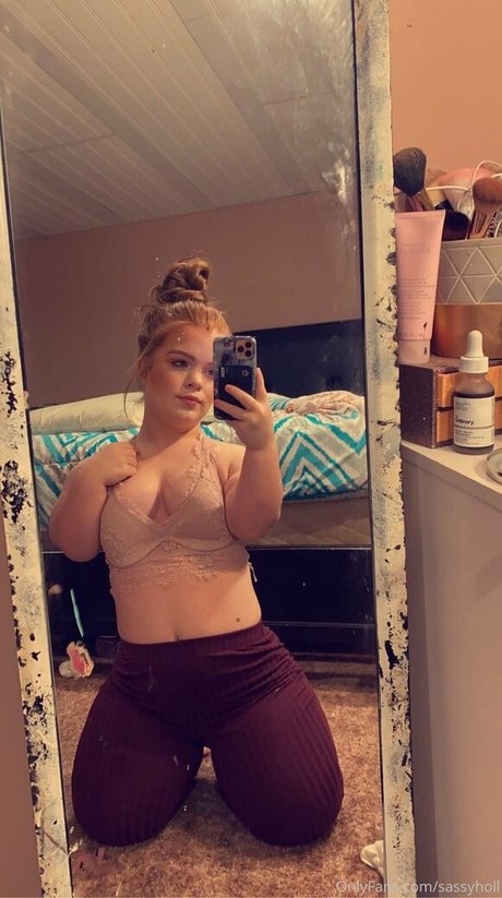 Sassy Holly modelo pornografico imagen