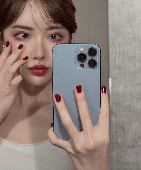 Eimi Fukada estrella porno desnuda archivo