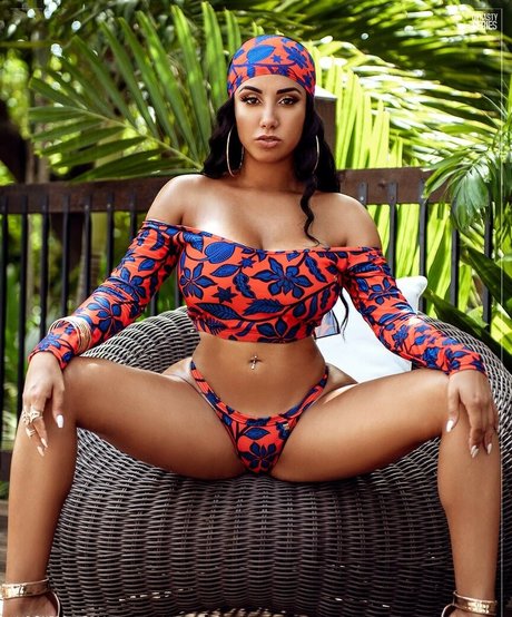 Leila Grey hermosa estrella porno foto