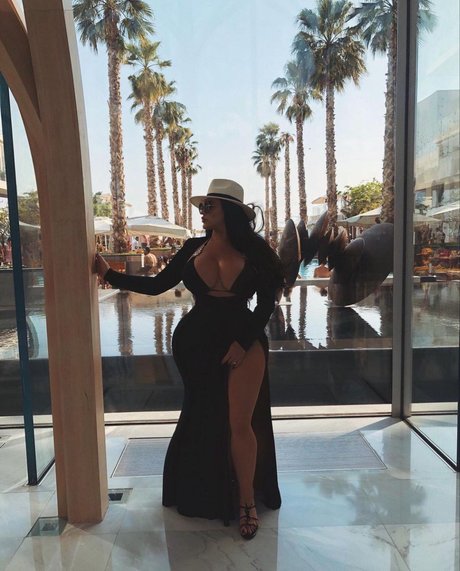 sxmonne modelo desnuda foto