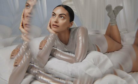 Camila Mendes estrella porno adulto foto