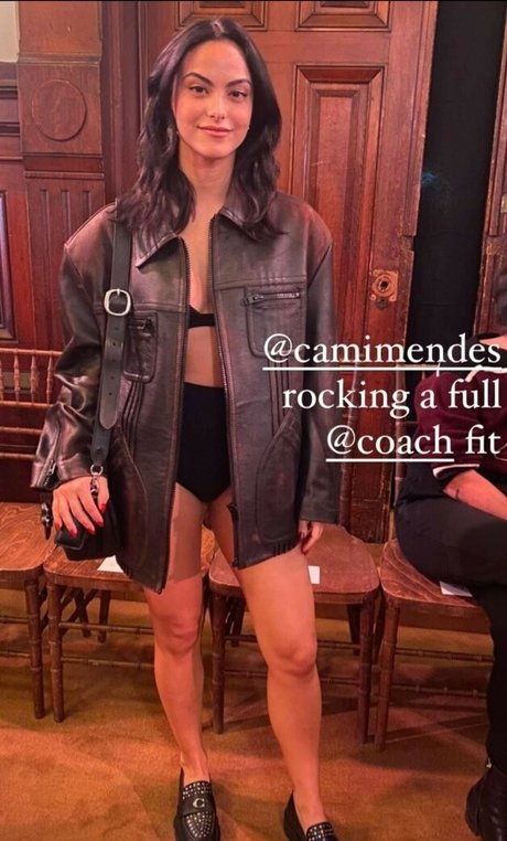 Camila Mendes mejor estrella porno foto