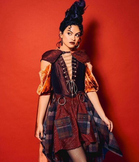 Camila Mendes estrella adulta foto