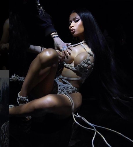 lucha onlyfans pornografico para adultos imágenes