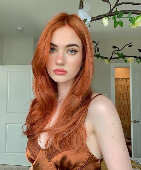 Kennedy Walsh actriz libre archivo