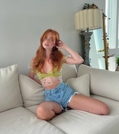 Kennedy Walsh modelo desnuda imágenes