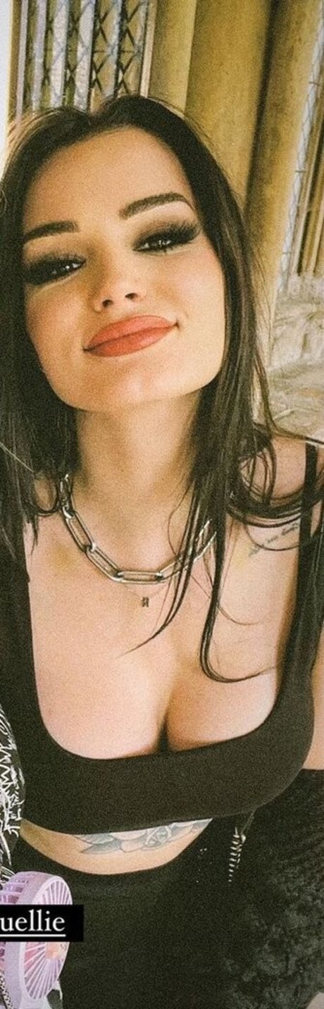 Saraya Bevis buena estrella porno archivo