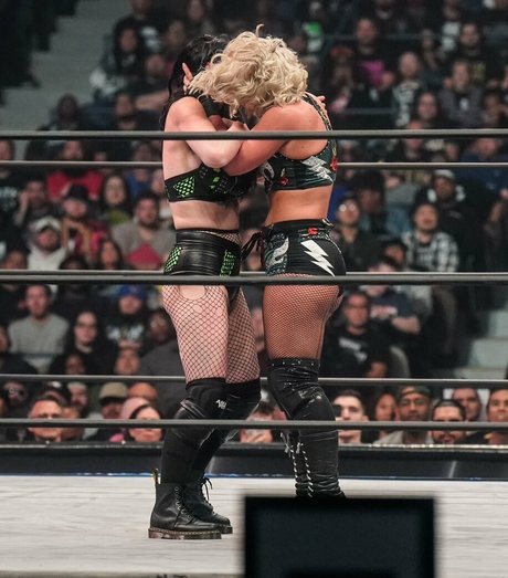 Saraya Bevis estrella caliente galería