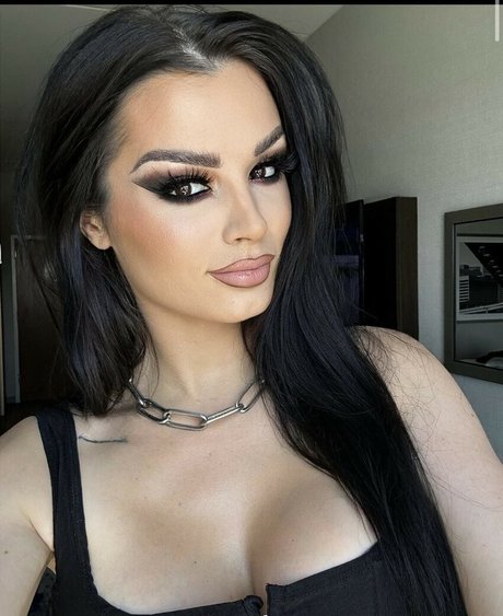 Saraya Bevis mejor estrella porno foto