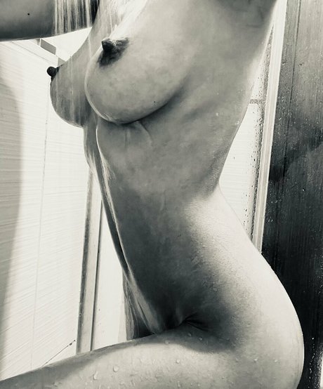 FallingDevil modelo mejor fotos