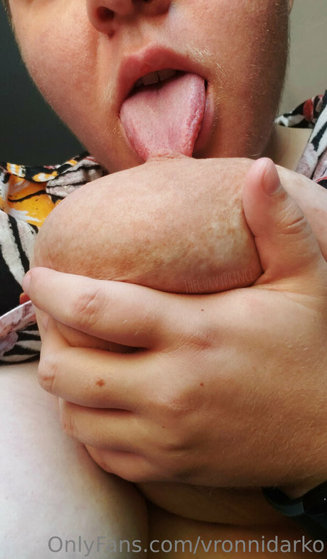 vronnidarko estrella porno hermosa foto