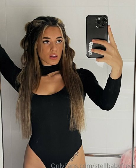 stellbabyfreex modelo atractivo archivo