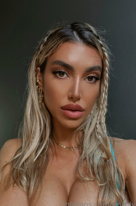 unruly modelo de alta calidad fotos