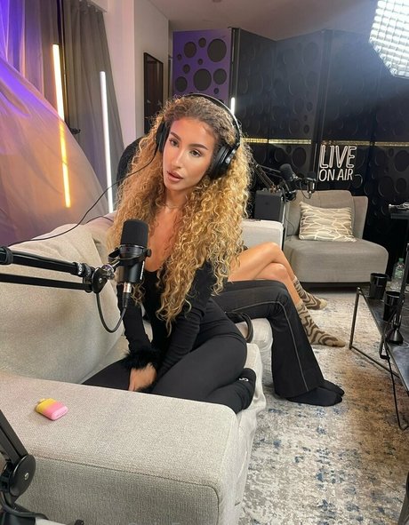 curlyfriesjazzz estrella porno hermosa imagen