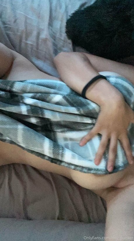 tiny punker estrella desnuda imágenes