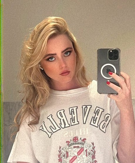 Kathryn Newton estrella porno perfecta imágenes