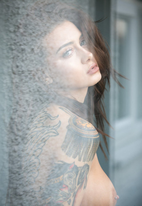 semcbutnaked modelo de alta calidad imágenes