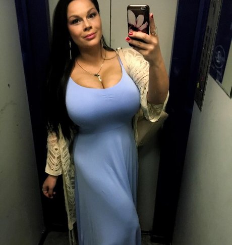 adolescente asiática solitaria en onlyfans sexy alta definición fotos