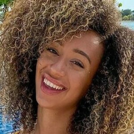 Caro Viee modelo hermosa foto