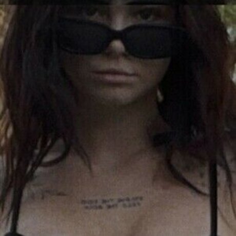 Rilie Timmons modelo desnudos galería