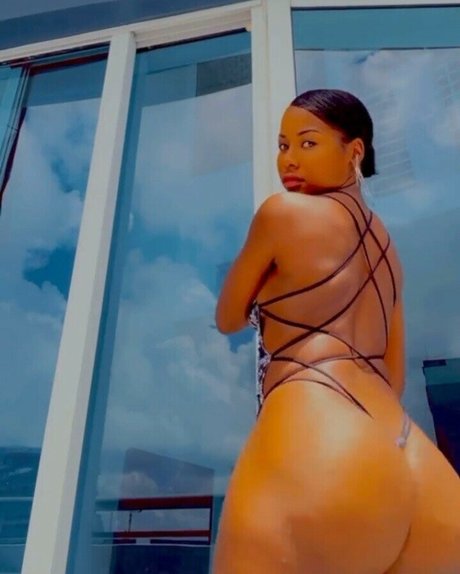 Ninarari desnudos estrella porno foto