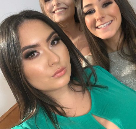 Darci Ormiston estrella hermosa archivo