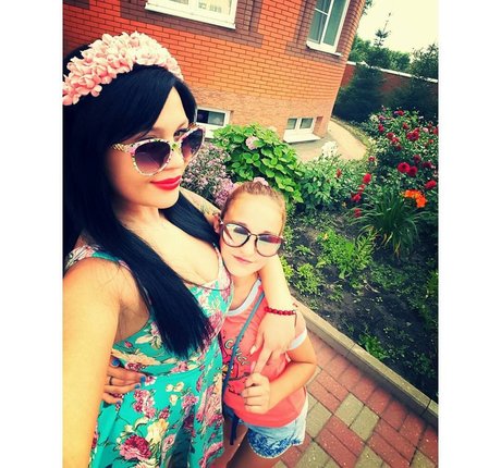 Marina Burnashova bonita estrella porno archivo