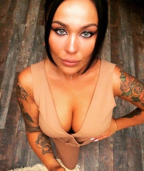 Marina Burnashova estrella porno de alta calidad imágenes