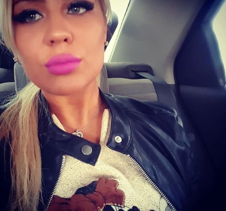 Marina Burnashova modelo desnuda foto