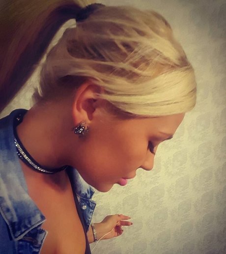 Marina Burnashova buena estrella porno imágenes