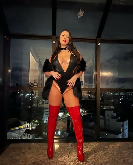 Leticia Beppler estrella porno atractiva fotos