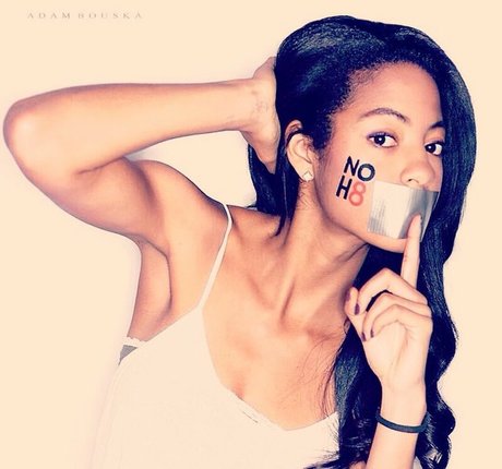 Camille Hyde actriz caliente imagen