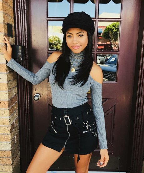 Camille Hyde actriz perfecta galerías