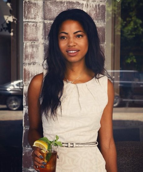 Camille Hyde hermosa estrella archivo