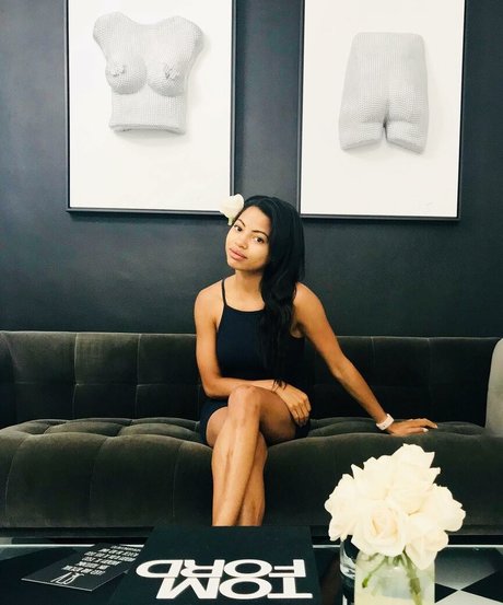 Camille Hyde estrella porno atractiva galería