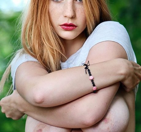 Plastique Mojo modelo desnuda galerías