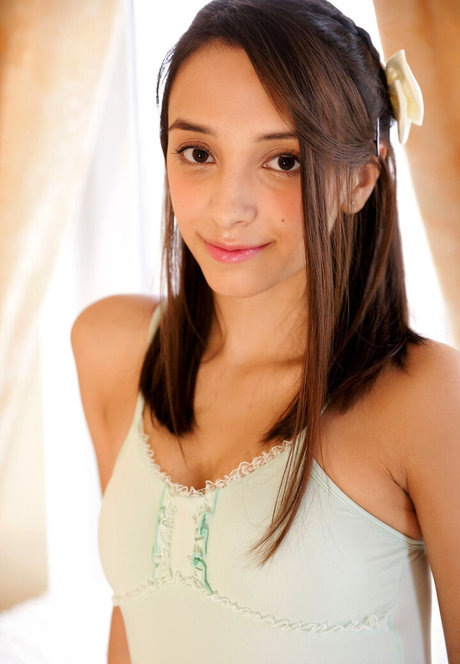 Olivia Linz estrella libre galerías